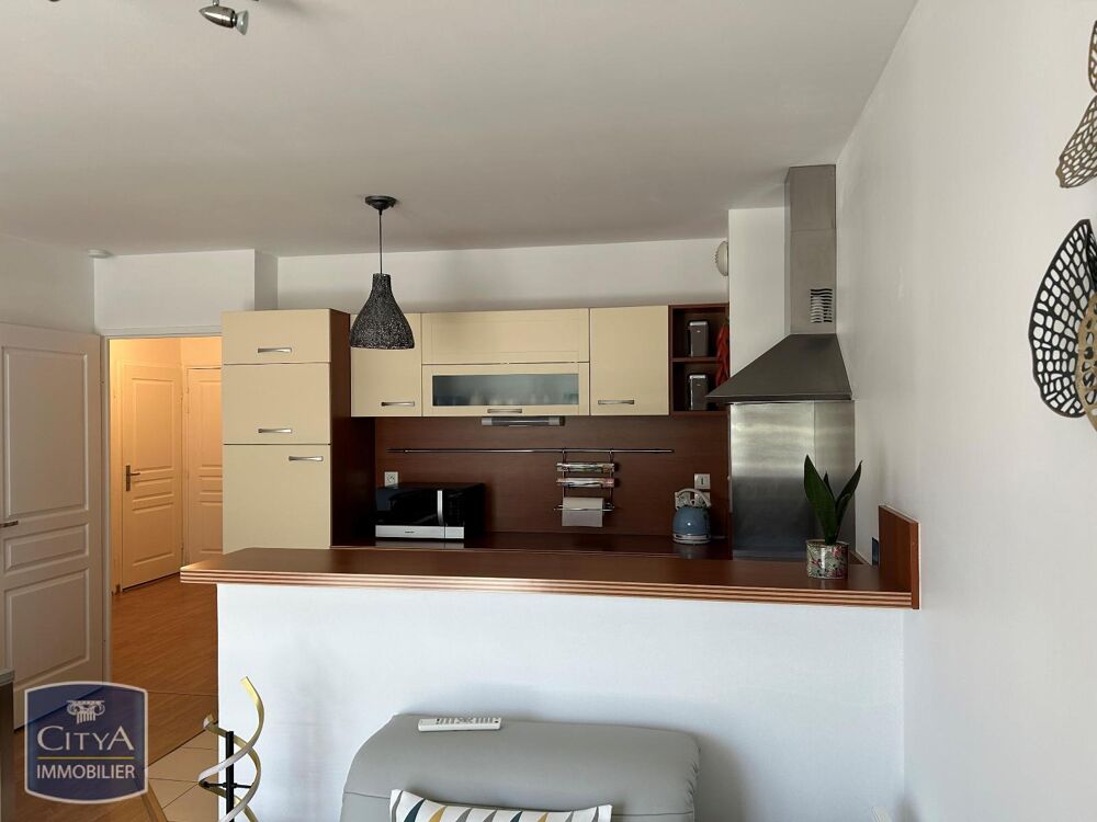 À louer, charmant appartement T2 rez de chaussée situé à....