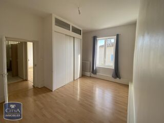  Appartement à louer 6 pièces 125 m²