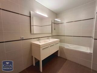 Appartement à louer 5 pièces 116 m²
