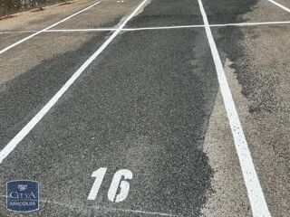  Parking / Garage à louer 
