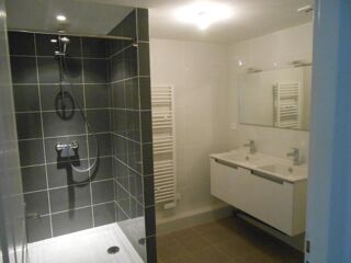  Appartement à louer 4 pièces 82 m²
