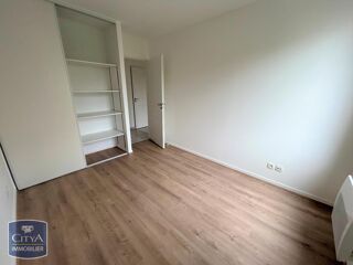  Appartement à louer 4 pièces 77 m²