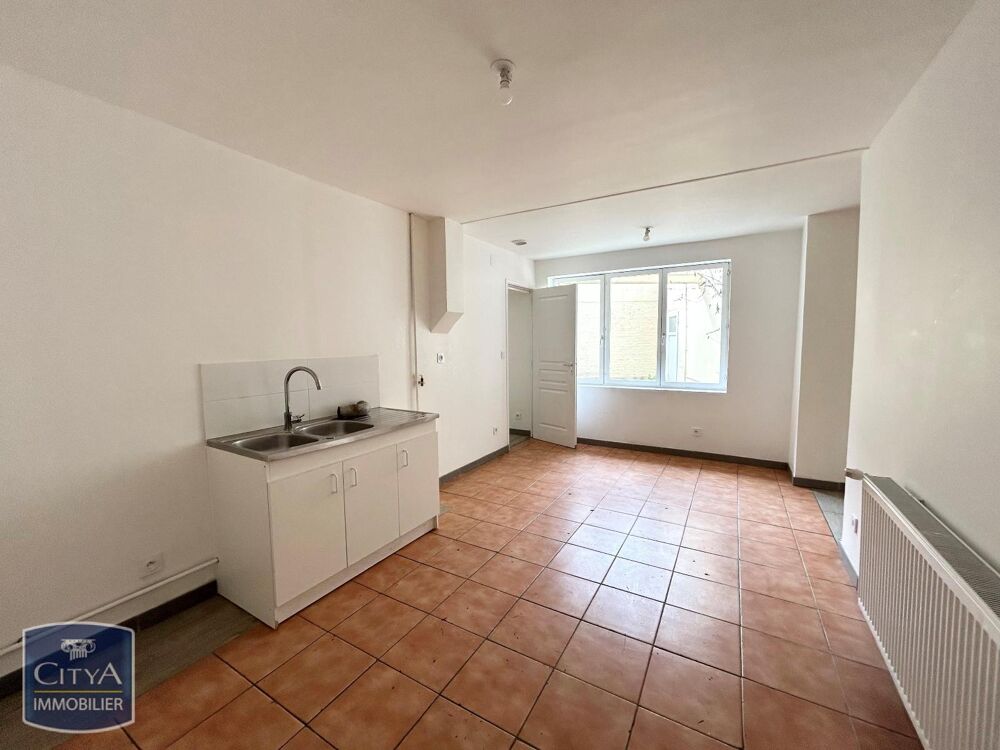À LOUER : Maison T7 située à Denain, dans le département....