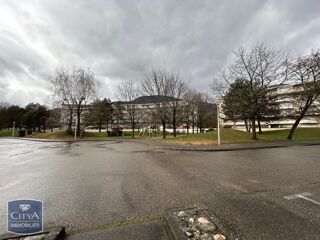  Parking / Garage à louer 