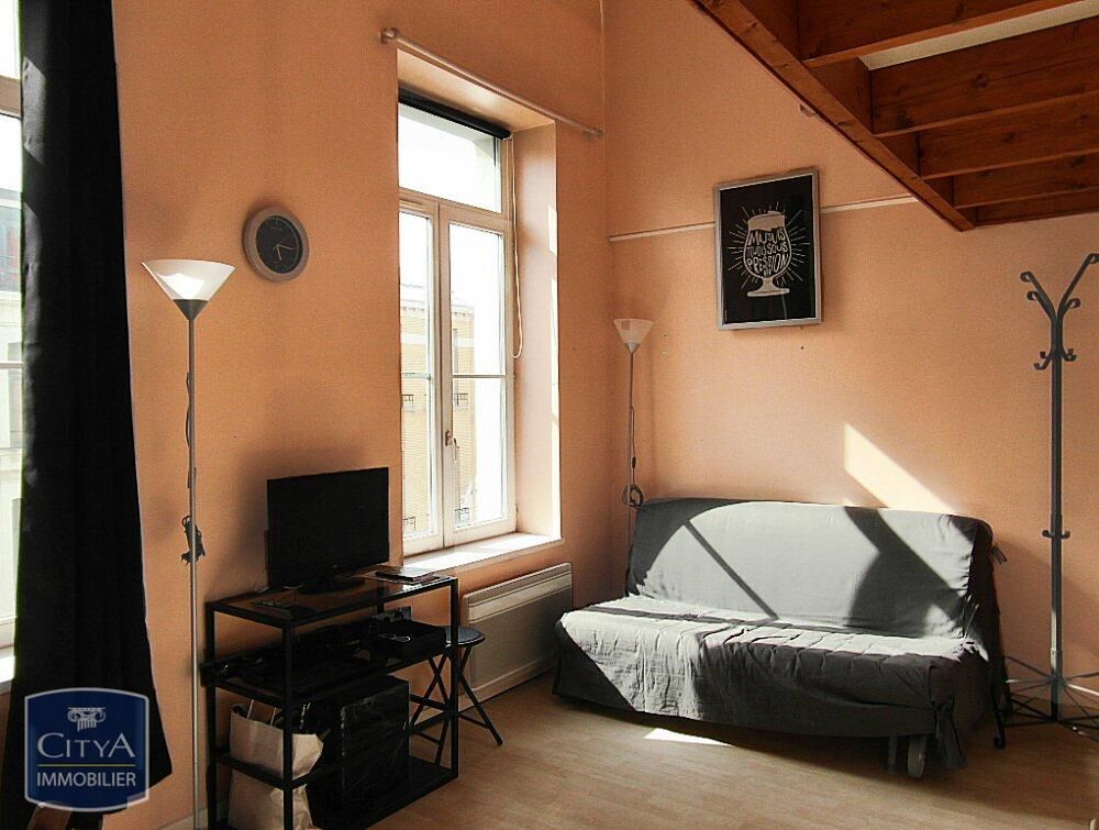 À LOUER : Appartement T1 situé à Lille, au troisième éta....