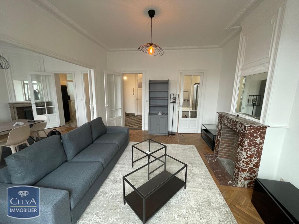À LOUER : Appartement rénové T3 situé à Lille, offrant u....