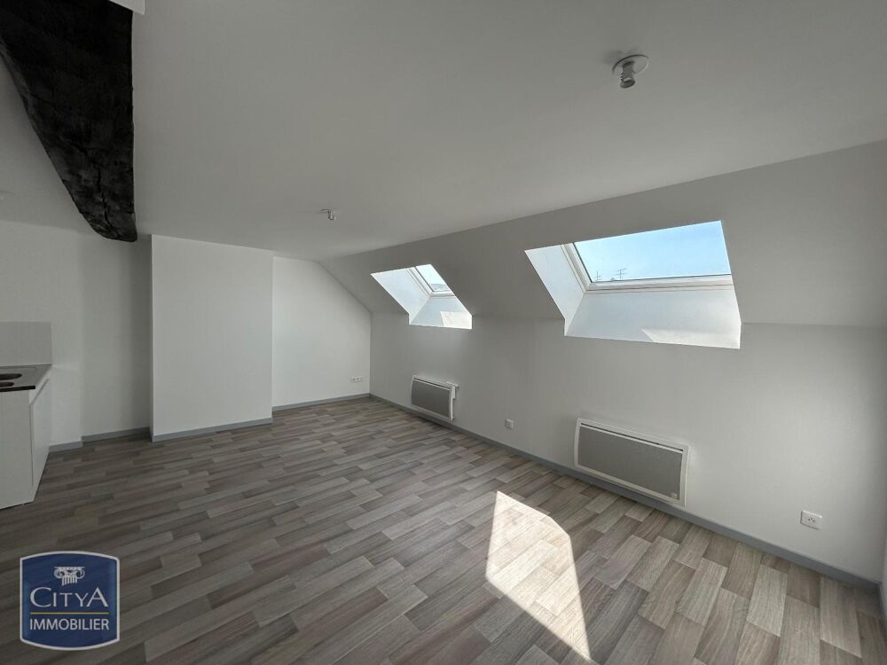 À LOUER : Appartement rénové T3 situé à Sedan, dans le c....