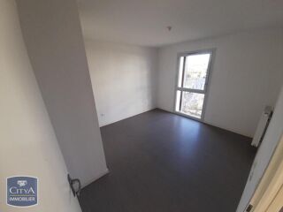  Appartement à louer 4 pièces 77 m²