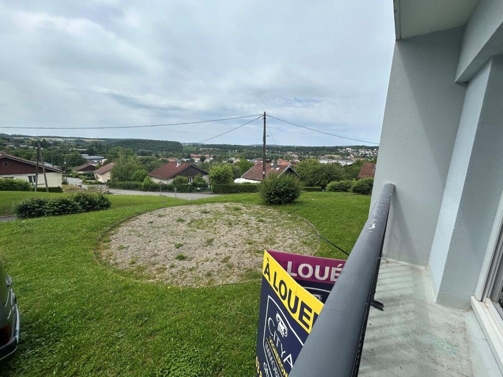 Dans un immeuble collectif à GRAND-CHARMONT , appartemen....