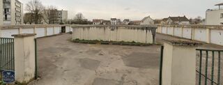  Parking / Garage à louer 