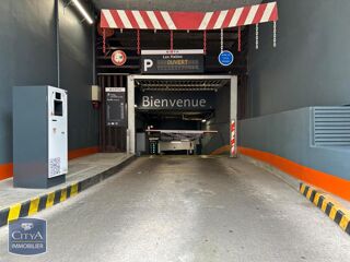  Parking / Garage à louer 