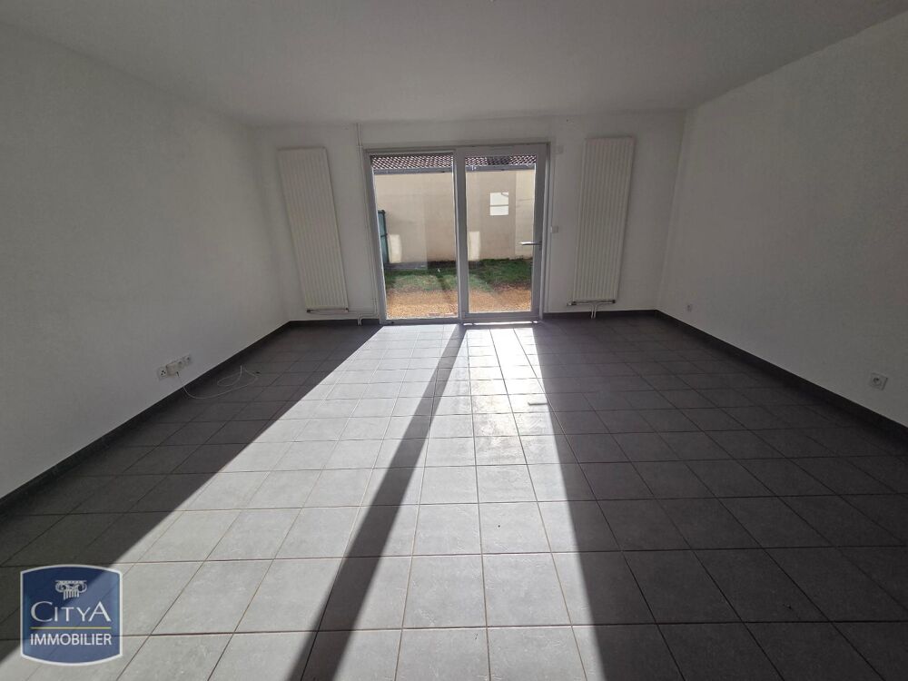 À LOUER : Maison avec terrasse et jardinet, T4 située à ....