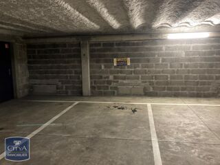  Parking / Garage à louer 