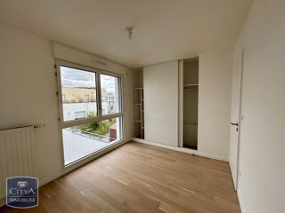  Appartement à louer 4 pièces 90 m²