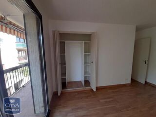  Appartement à louer 3 pièces 80 m²