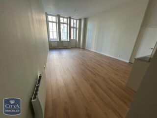  Appartement à louer 3 pièces 82 m²