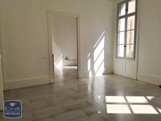  Appartement à louer 4 pièces 126 m²
