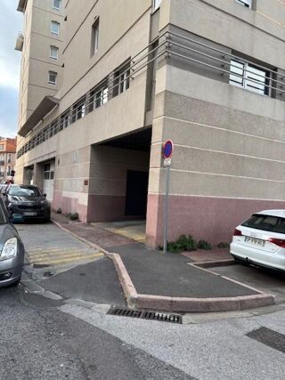 Parking / Garage à louer 