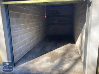  Parking / Garage à louer 