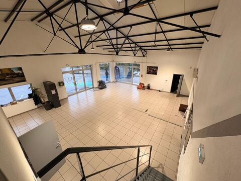   Location / Local Commercial - 740 m² 
