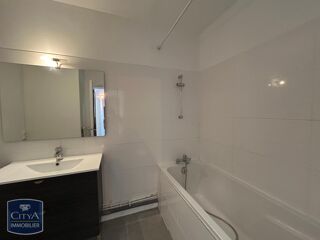  Appartement à louer 3 pièces 76 m²