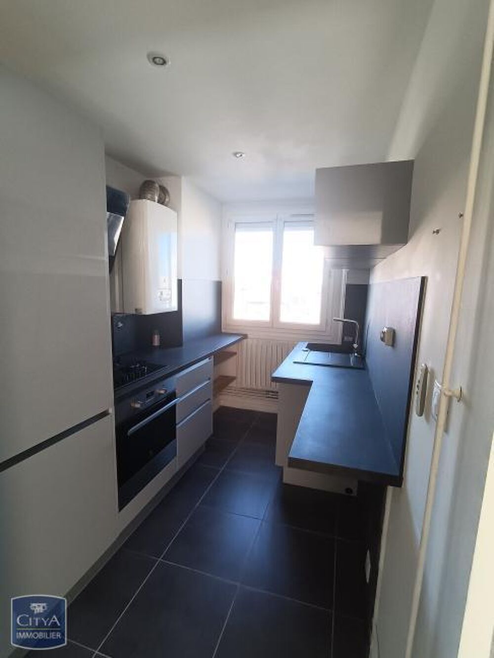 sud ; Une cuisine aménagée et équipée ; Deux chambres ; ....