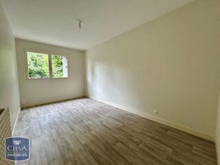  Appartement à louer 5 pièces 104 m²