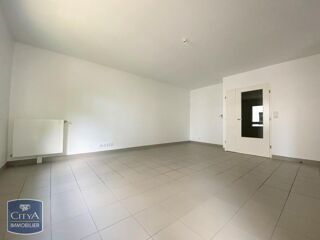  Appartement à louer 3 pièces 77 m²
