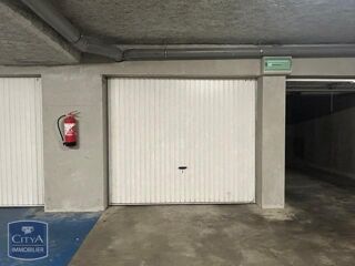  Parking / Garage à louer 