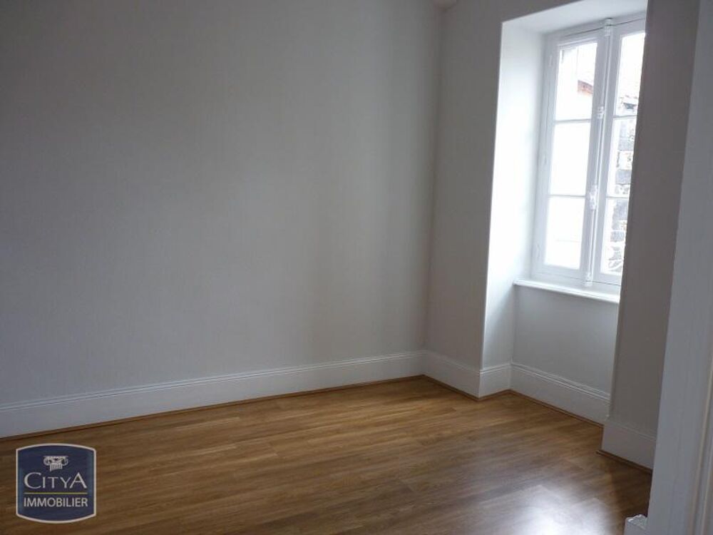 À LOUER : Appartement T2 situé à Riom. Ce bien dispose d....