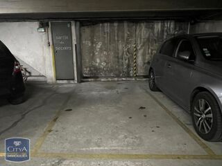  Parking / Garage � louer 