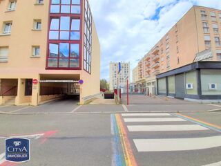  Parking / Garage à louer 