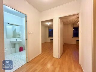  Appartement à louer 3 pièces 77 m²