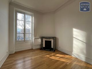 Appartement à louer 3 pièces 79 m²