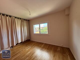  Appartement à louer 4 pièces 79 m²