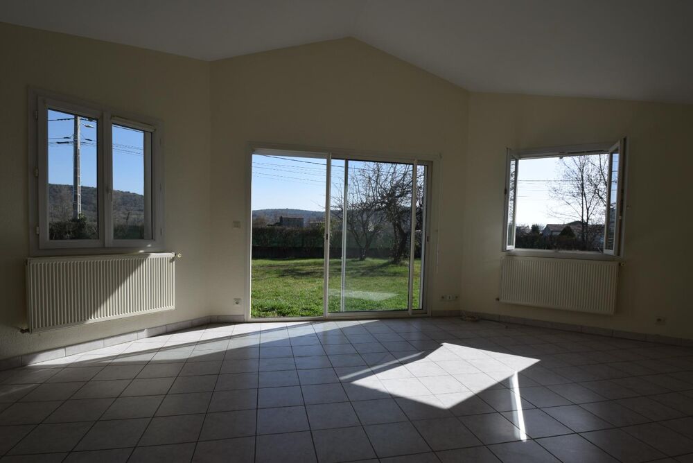 Sur la commune d'AUBENAS, une villa louée type F4 de pla....