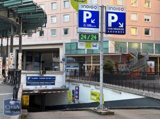  Parking / Garage à louer 