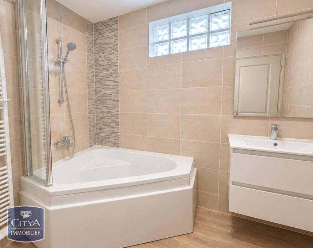 location Appartement - 3 pièce(s) - 85 m² Saint-Priest (69800)