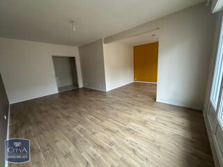  Appartement à louer 4 pièces 80 m²