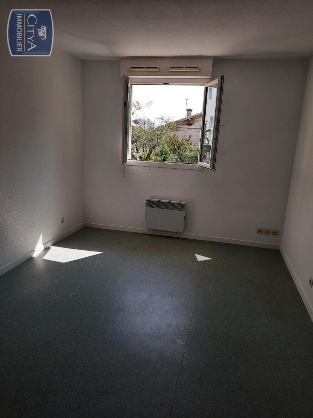 EXCLUSIVITÉ - EN BON ÉTAT GÉNÉRAL En location : à côté d....