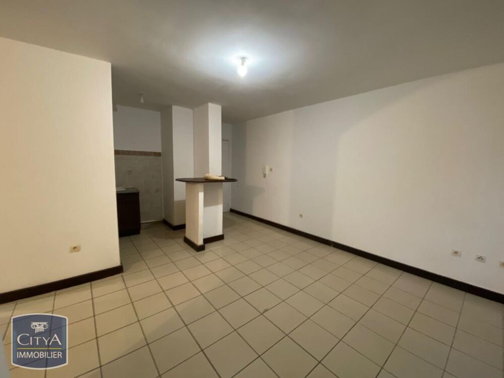 location Appartement - 1 pièce(s) - 32 m² La Possession (97419)