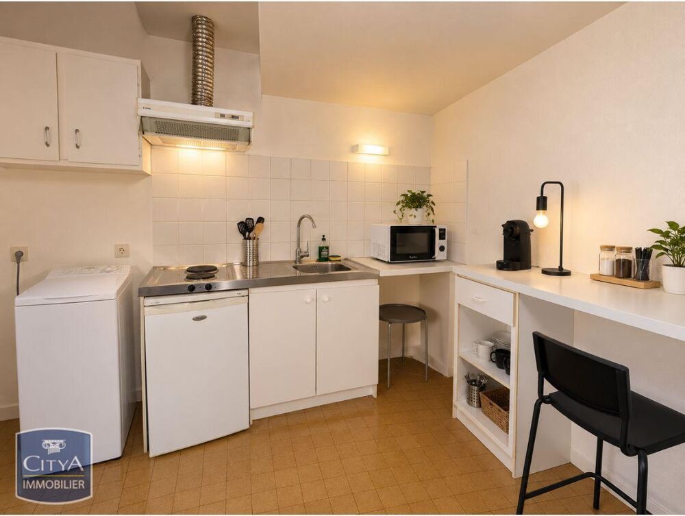 À LOUER ! Découvrez cet appartement T1 de 37.46m² meublé....