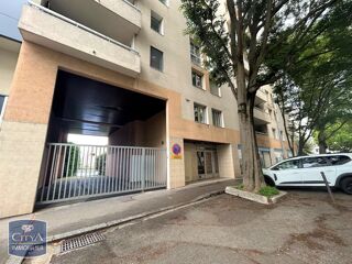  Parking / Garage à louer 