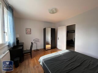  Appartement à louer 5 pièces 108 m²