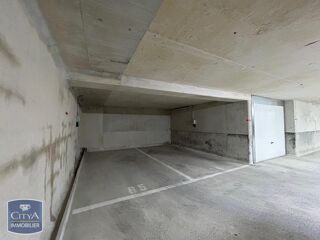  Parking / Garage � louer 