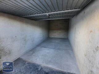  Parking / Garage à louer 