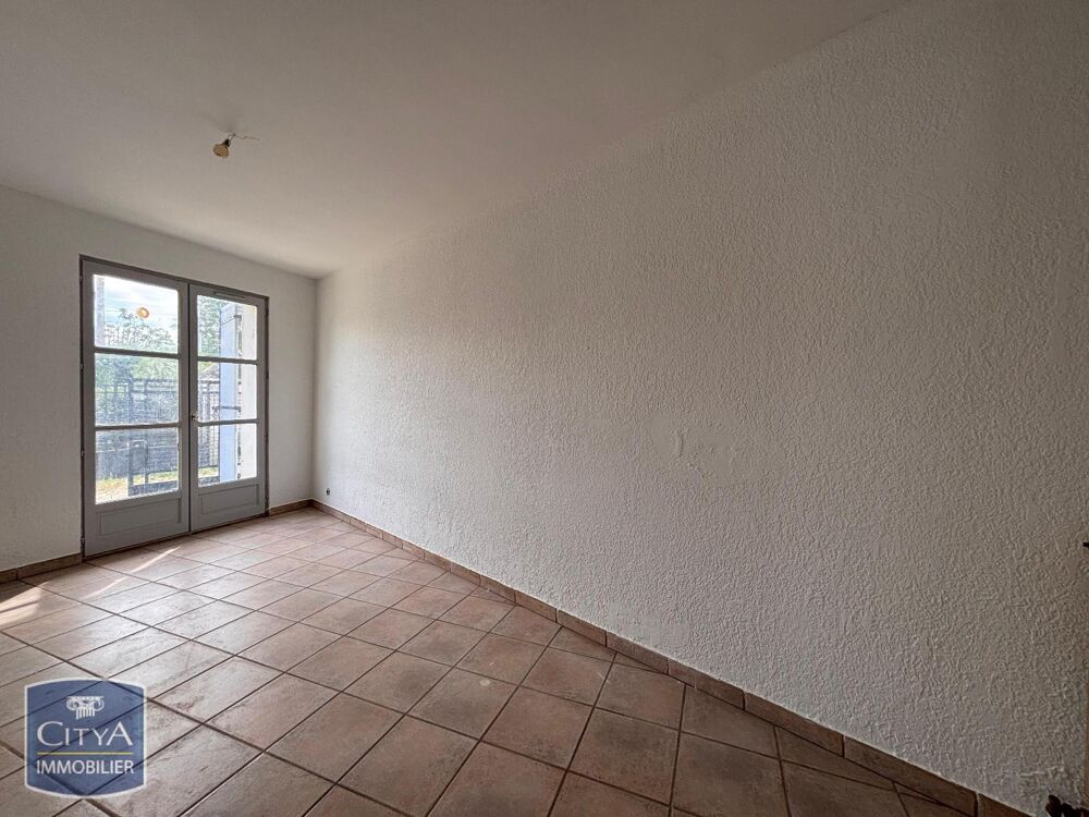 À LOUER : Charmante villa T5 située dans le village de P....