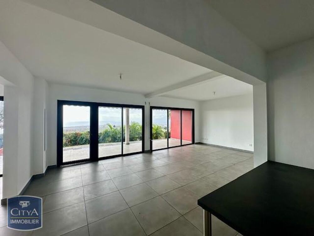 location Appartement - 5 pièce(s) - 104 m² Saint-Paul (97460)