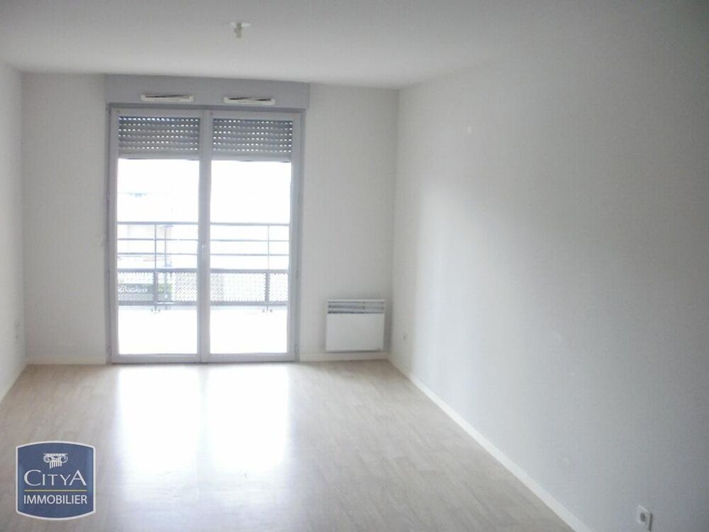 TRELAZE - APPARTEMENT 2 PIÈCES AVEC TERRASSE À louer à T....