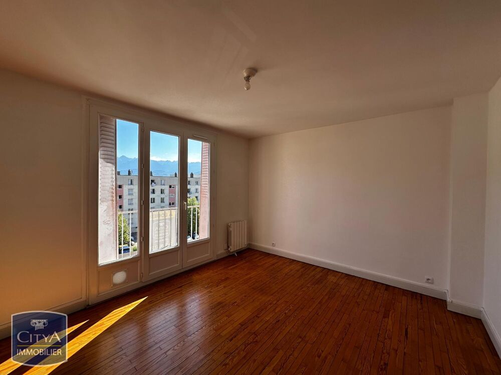 À LOUER : Appartement T4 situé à Fontaine, dans le dépar....